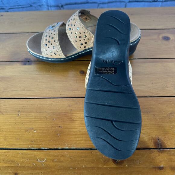 Light Use Clarks Bendables Lexi Laurel Strap Leather Slip On Sandal Size 7.5 Tan - Picture 9 of 12